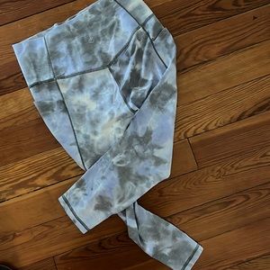 Athleta salutation stash pocket crop legging size medium